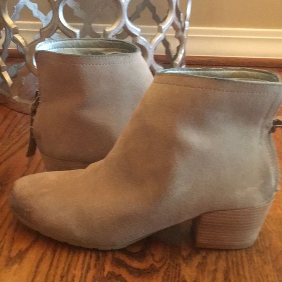 Reaction Kenneth Cole Shoes - Reaction Kenneth Cole Booties size 8.5 medium